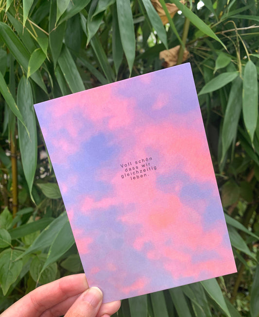 * Voll schön dass wir gleichzeitig leben* Postkarte