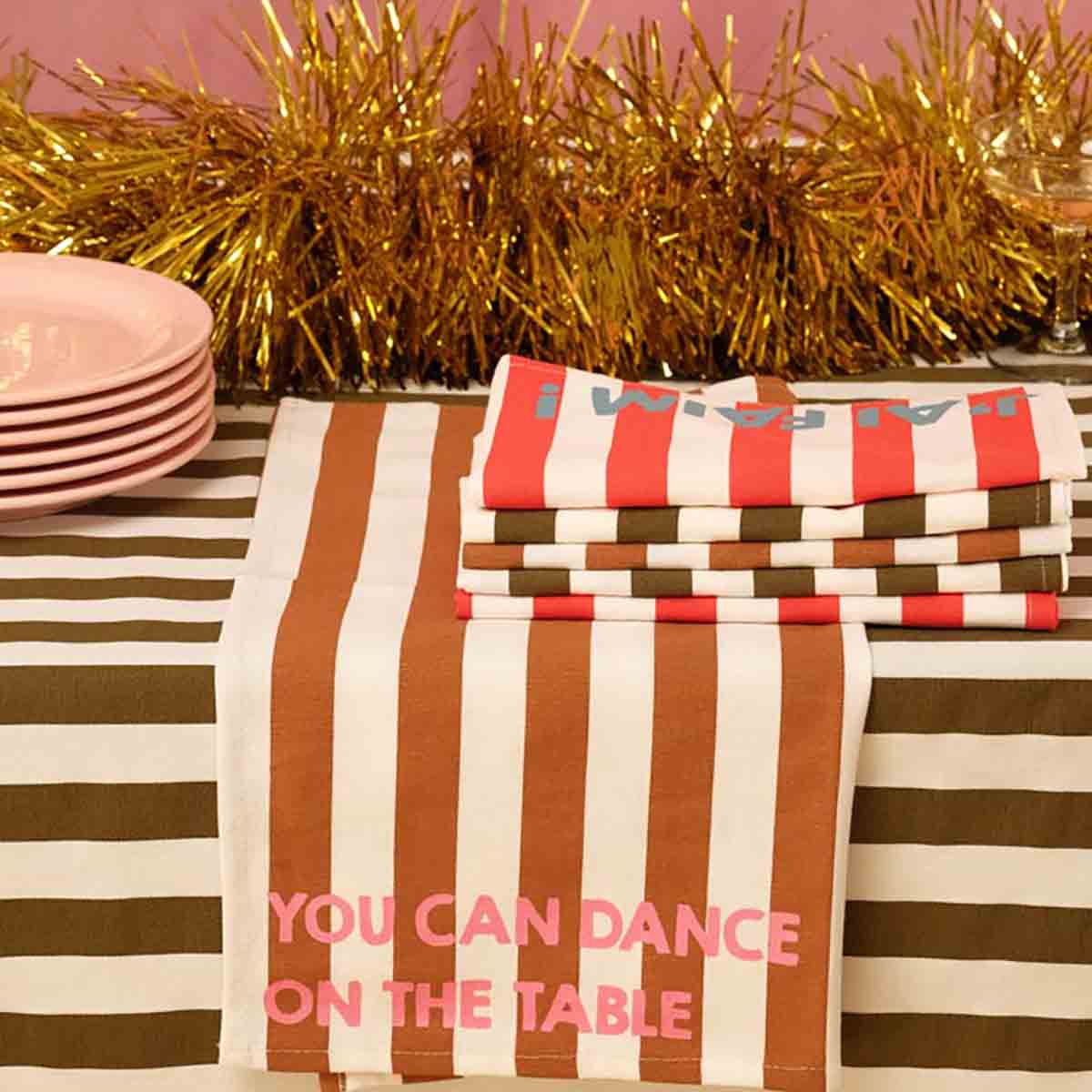 Serviette dance on the table