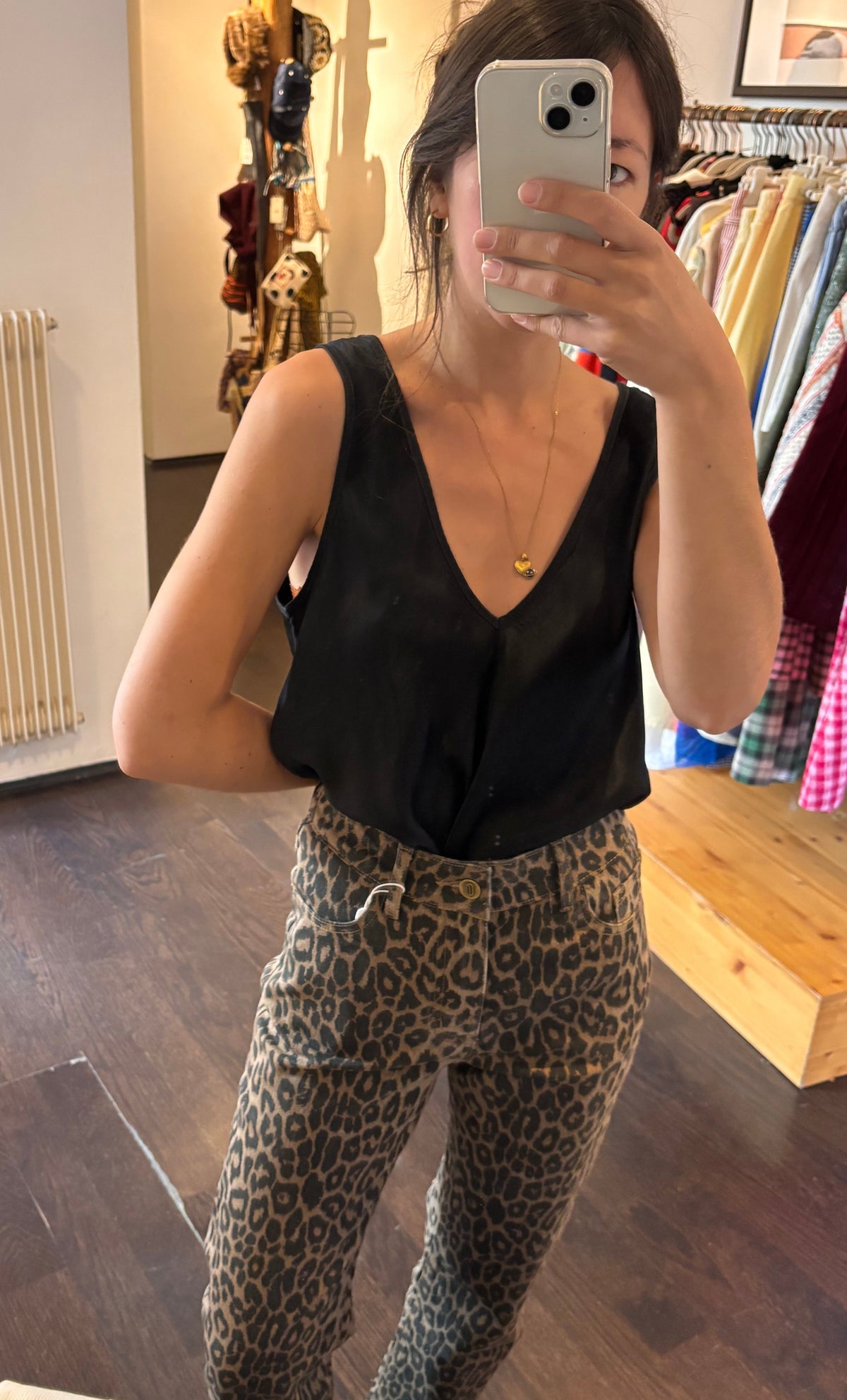 Satintop Ruby in schwarz