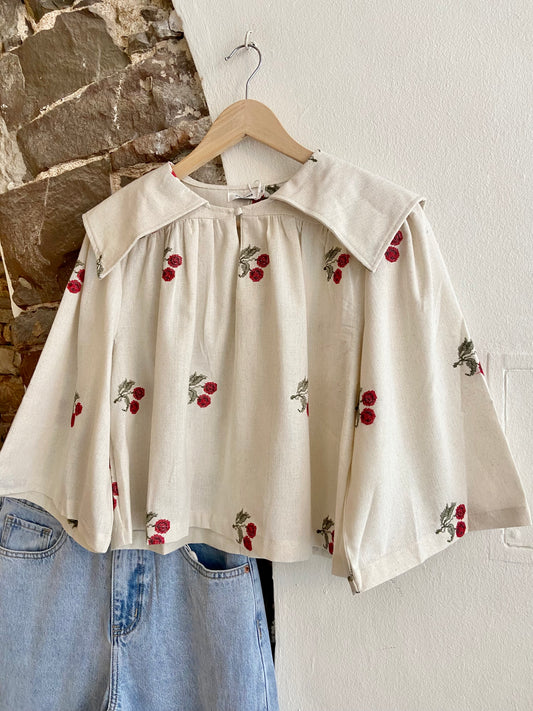 Bluse Cherry mit großem Kragen