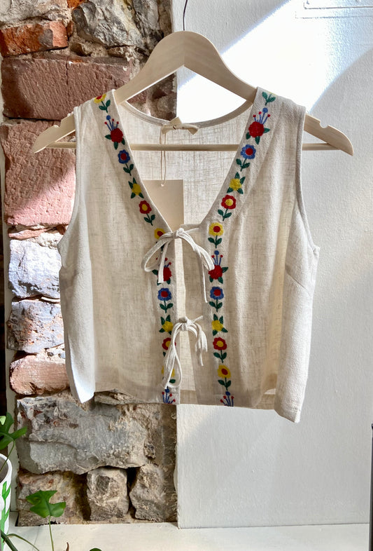Besticktes Top zum Binden